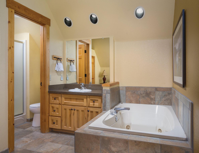 Bathroom, WorldMark Running Y, Klamath
