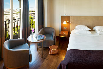 Others 2, Grand Hôtel Champs-Elysées, Paris