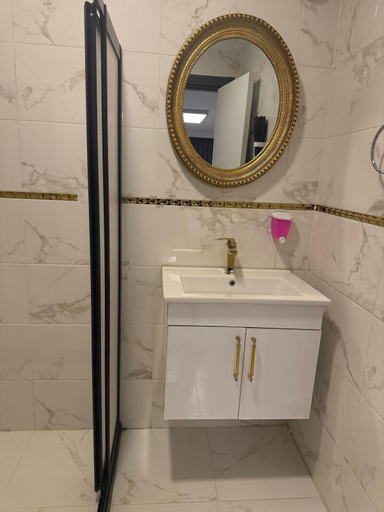 Bathroom 5, Highway 34 Hotel, Basaksehir