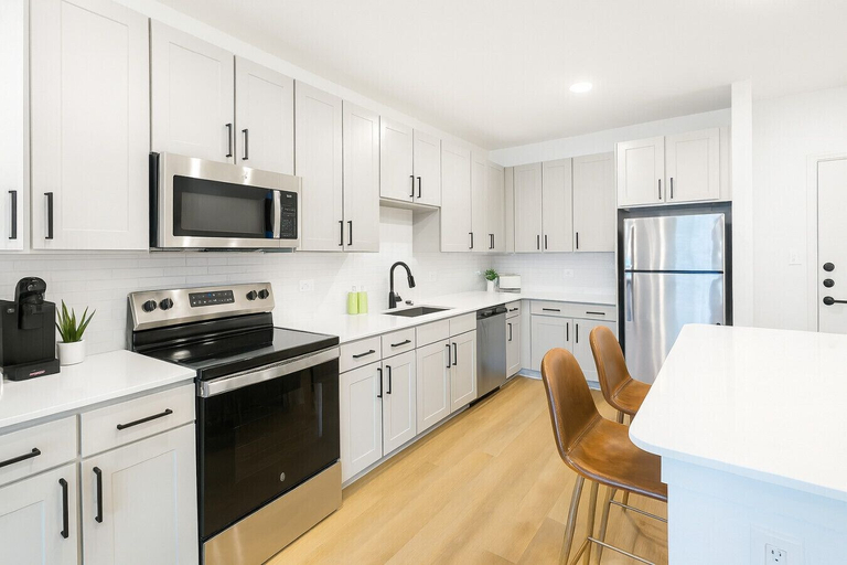 Interior 2, Gym, Pool, Washerdryer, Workerfriendly A+location, Grayson