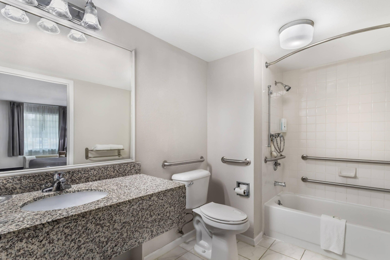Bathroom 4, Quality Inn Andrews, Cherokee