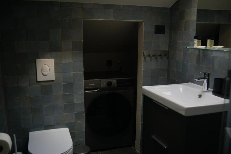 Bathroom 4, Onyx apartments, Dubrovnik
