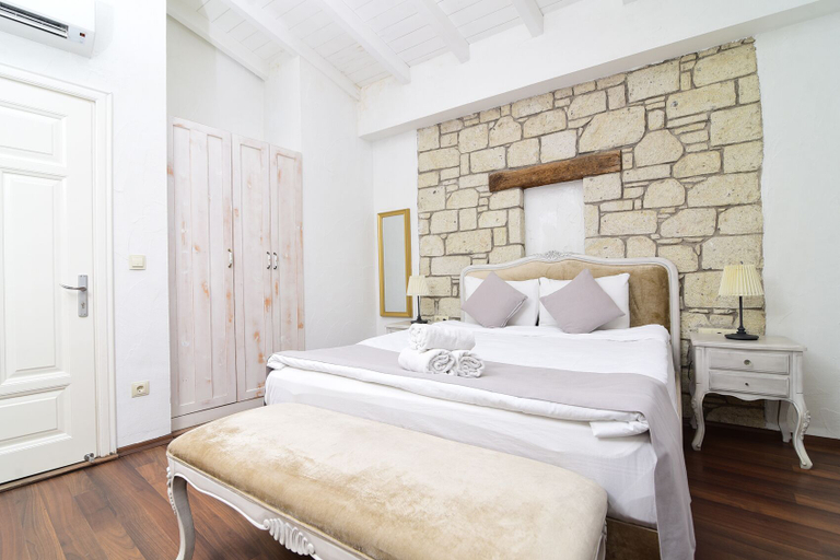 Others 2, Zübeyde Hanım Alaçatı, Çeşme