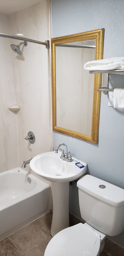 Bathroom 4, Regency Inn, Prentiss
