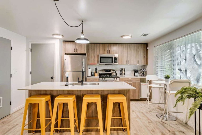 Others 5, Convenient 2BR Apt w/ Parking, Near Downtown SLC, Salt Lake