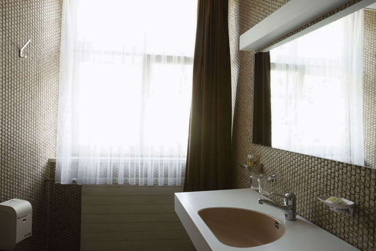 Bathroom, Zum Spalenbrunnen, Basel