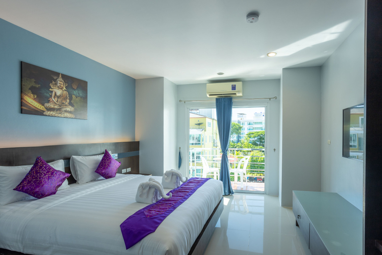Bedroom 2, The Great at Patong Hotel, Phuket Island