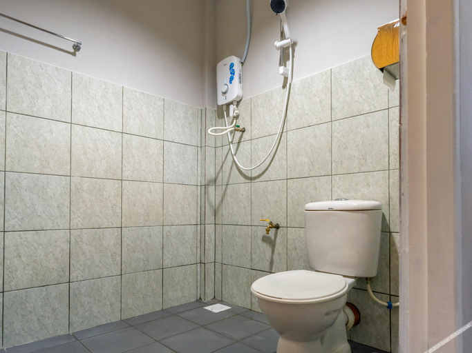 Bathroom, Putra Sentosa Retreat Camp Sematan, Lundu