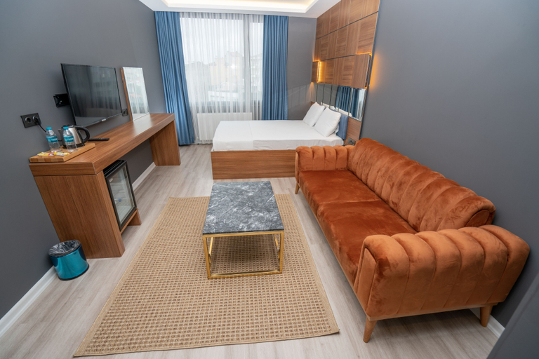 Others 5, Center Suite, Pendik