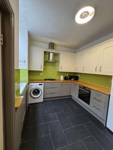 Shared kitchen, Comfort and Leisure, Salford