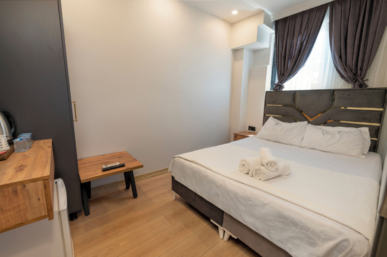 Bedroom 3, Highway 34 Hotel, Basaksehir