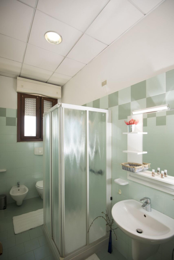 Bathroom 5, Casa al Carmine, Padua