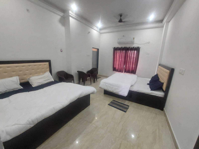 Room 4, Hotel Anuj Palace l Near Ram Mandir, Basti