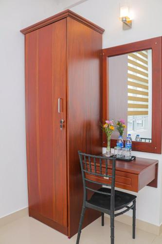 Others 5, THE DEN 23, Colombo