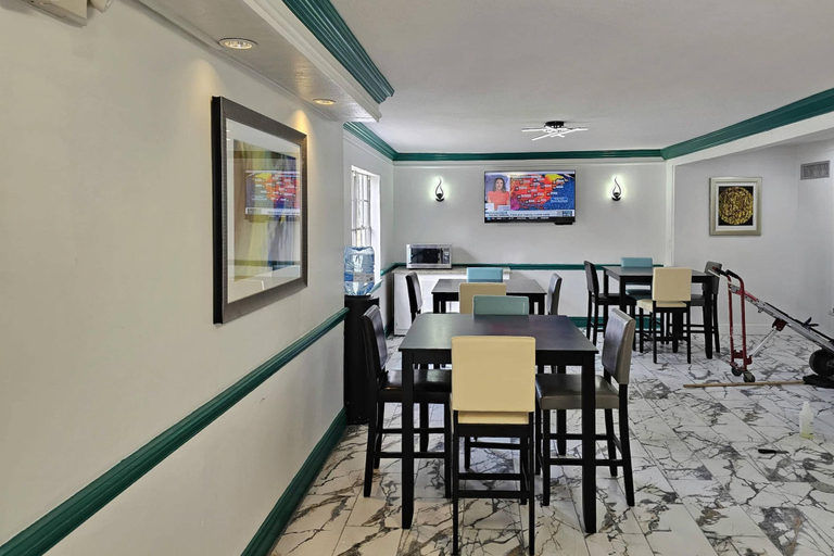 Food & Drinks 5, Quality Inn & Suites, Jefferson
