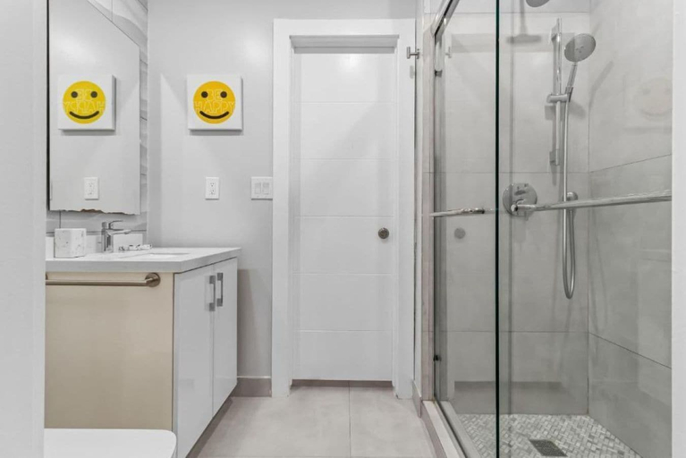 Bathroom 3, Lakefront Villa by Glam Homes, Miami-Dade