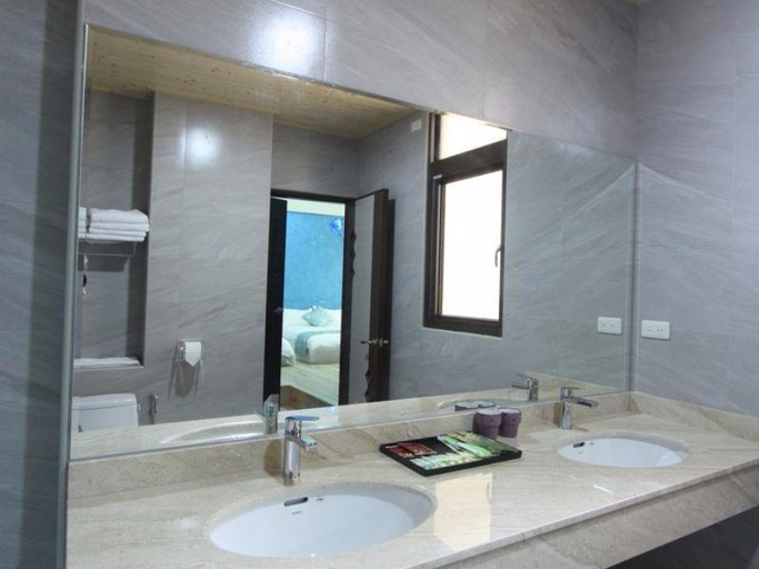 Bathroom 4, East Coast Hostel, Hualien