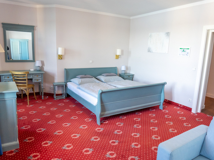 Bedroom 4, Strandhotel Berg, Starnberg