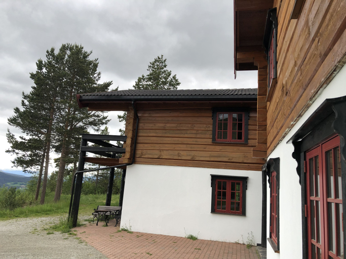 Exterior & Views