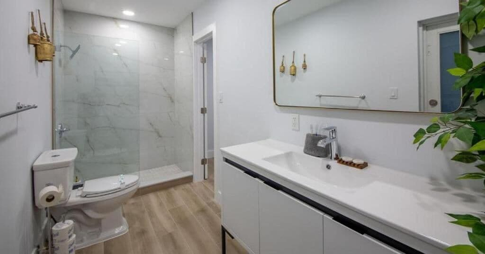Bathroom 3, Villa Venecia by Glam Homes, Miami-Dade