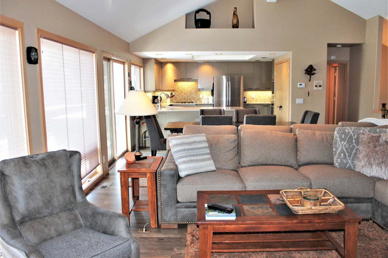 Interior 2, Lone Eagle Landing 2, Deschutes