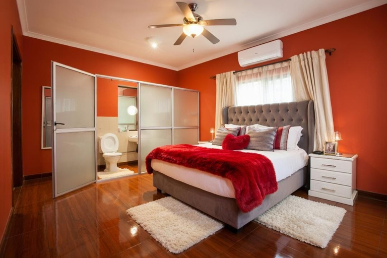 Room 2, Sweet Haven Holiday Lodge, Hwange