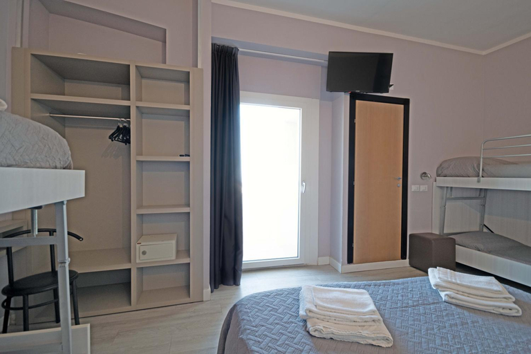 Bedroom 2, Bikini Tropicana Family Hotel, Ravenna