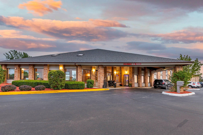 Exterior & Views 1, Rodeway Inn Coopersville, Ottawa