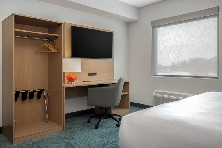 Bedroom 3, Quality Inn & Suites, Leeds and Grenville