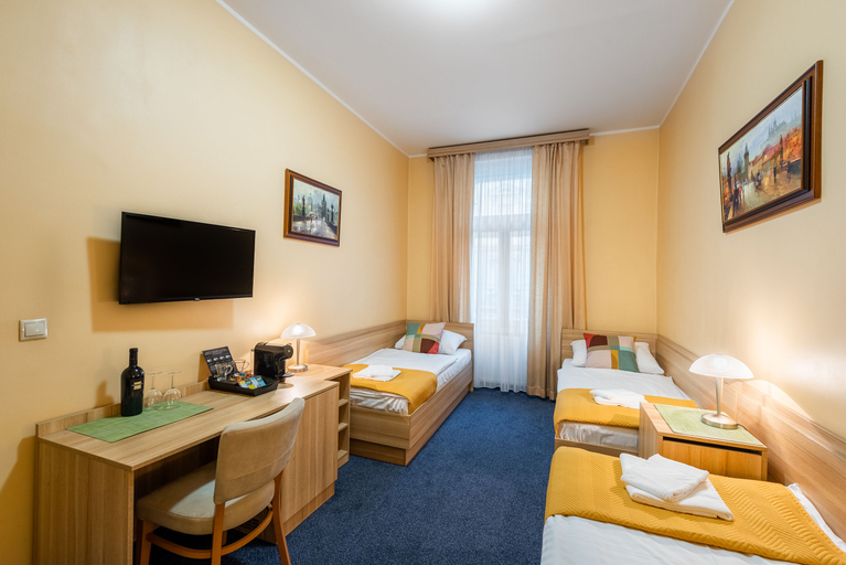 Others 4, Hotel Libero, Praha 5