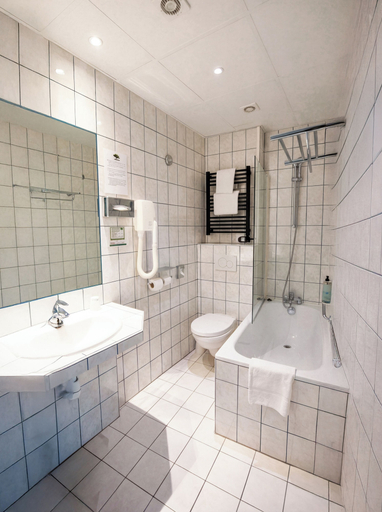 Bathroom 4, Hotel Peyris Opera, Paris