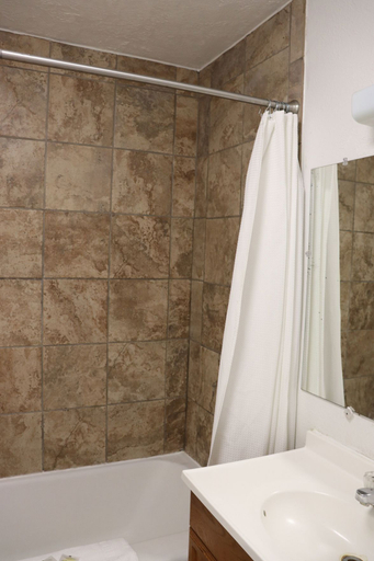 Bathroom 3, Starlite Motel, Baca