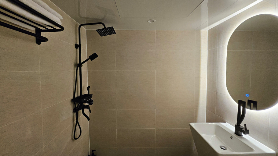 Bathroom 5, Hotel Rio, Gwang-jin