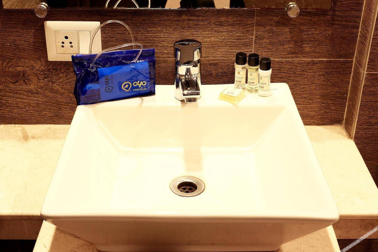 Bathroom, Hotel Aston International, Kolkata
