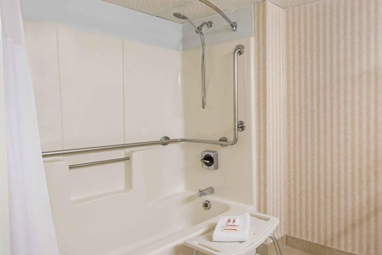 Bathroom 5, Baymont by Wyndham Midway, Gadsden