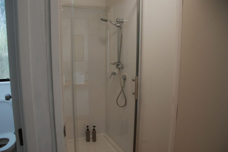 Bathroom 3, VR Auckland Airport, Manukau