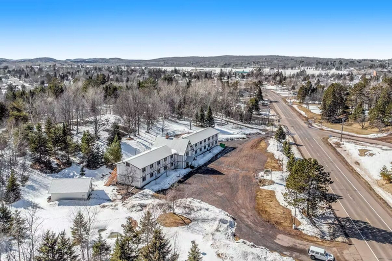 Exterior & Views 1, Snow Chasers Lodge, Gogebic