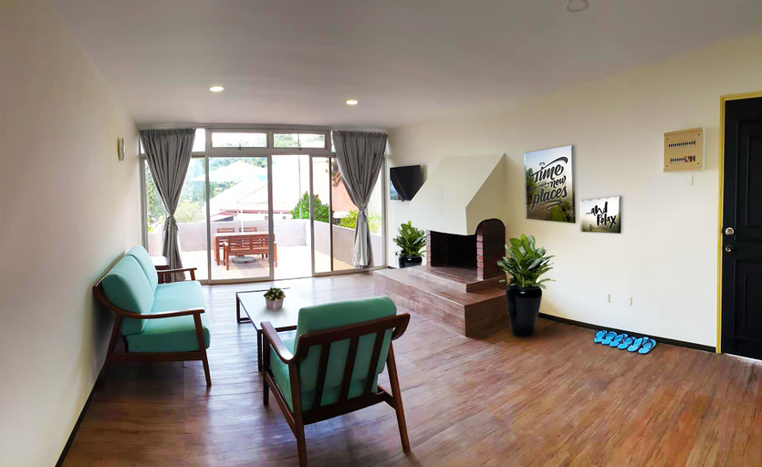 Living area, The Pines, Raub