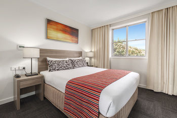Others 5, Nightelier Doncaster, Manningham - West