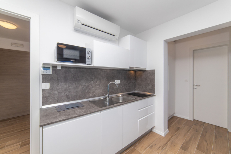Room 5, Altiora Prestige Residence 202, Gradac