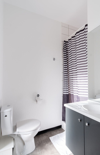 Bathroom, Student Factory Bordeaux, Gironde