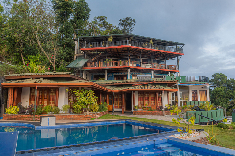 Exterior & Views