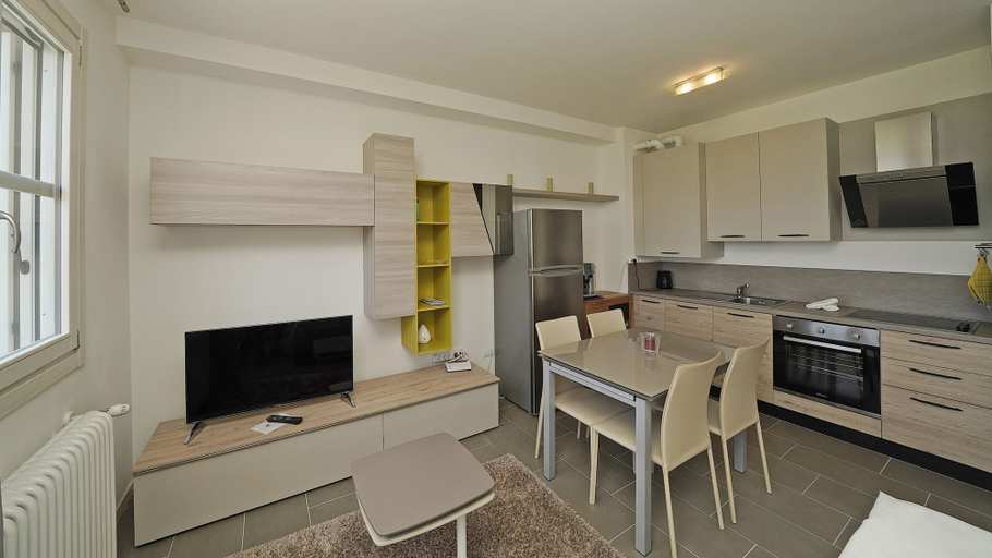 Room 4, Corte Fasanella 33 in Toscolano-maderno, Brescia