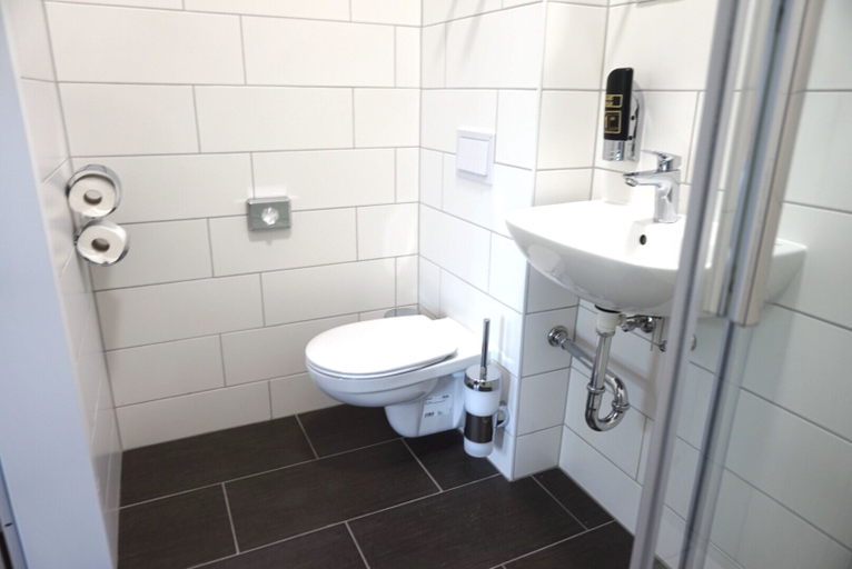 Bathroom 4, Apartment Hotel Wittenau, Berlin