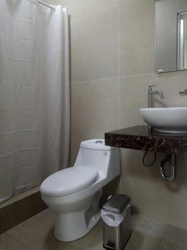 Bathroom 5, Willy's House, Pisco