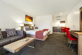 Others 4, Nightelier Doncaster, Manningham - West