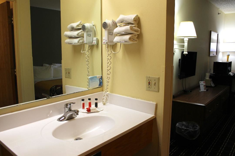 Bathroom 2, Super 8 by Wyndham Watertown WI, Jefferson