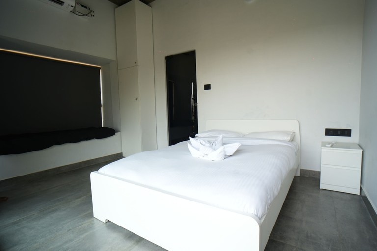 Room, Akashamittayi, Krishnagiri