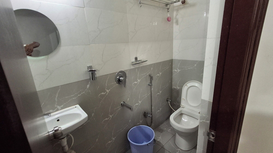 Bathroom 4, The Embassy Inn, Hyderabad