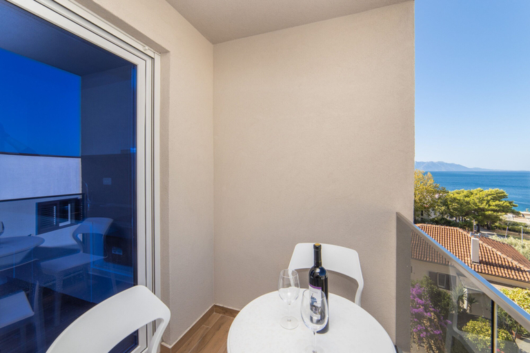Room 2, Altiora Prestige Residence 304, Gradac